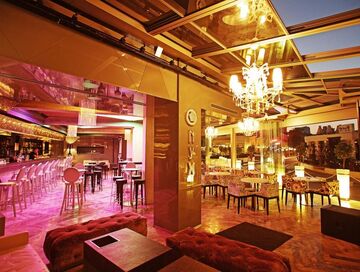Rocks Hotel & Casino