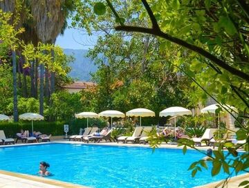 Riverside Garden Resort