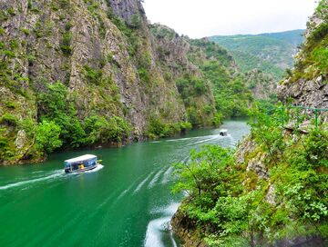 Kosovalı Büyük Balkanlar Turu AJet ile Extra Turlar ve Akşam Yemekleri Dahil SKP-SKP